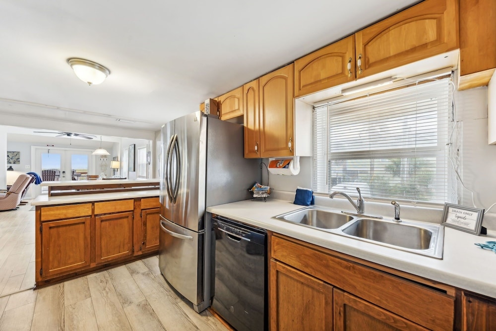 124 S Fletcher - Upstairs 2 Bedroom Duplex