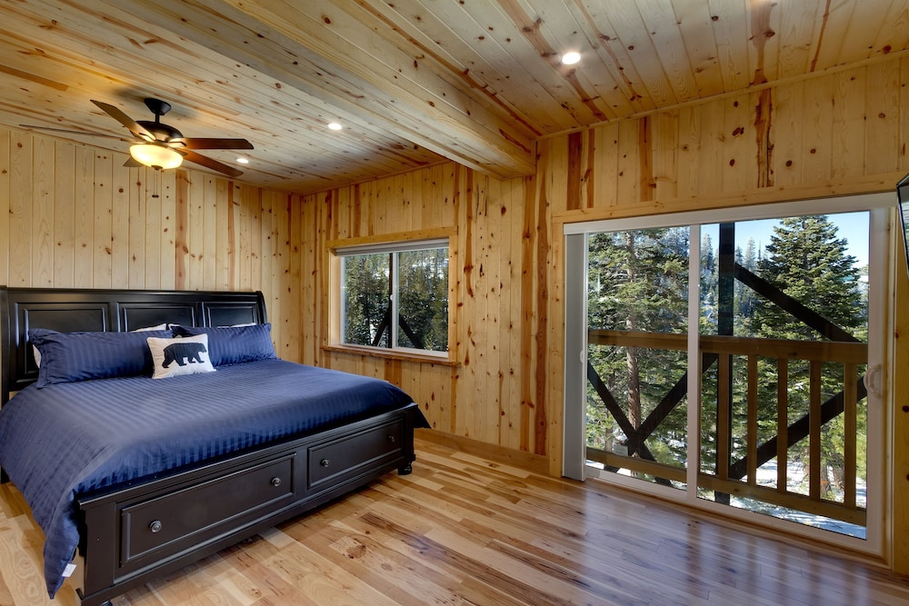 Tall Pine Chalet 3 Bedroom Home