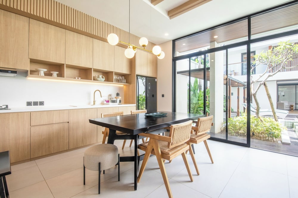 Elegant 3BR Escape Canggu AC 5min Shore