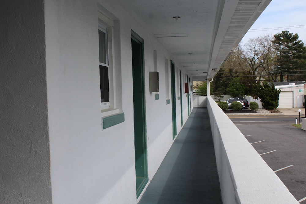 Budget Inn Motel Suites