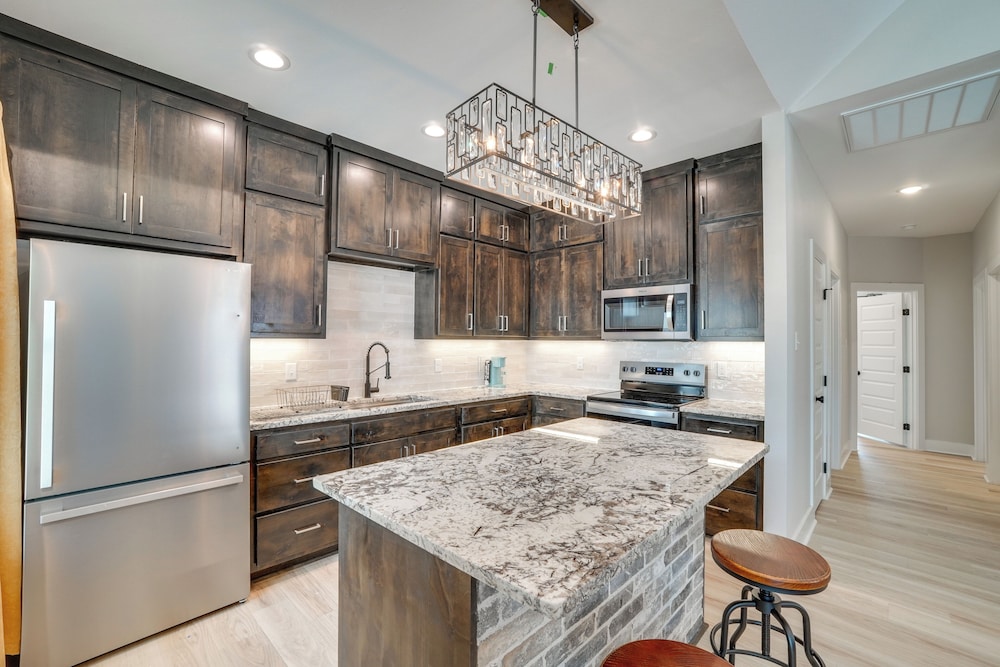 Brand-new Home 2 Mi to Shannon Med Center!