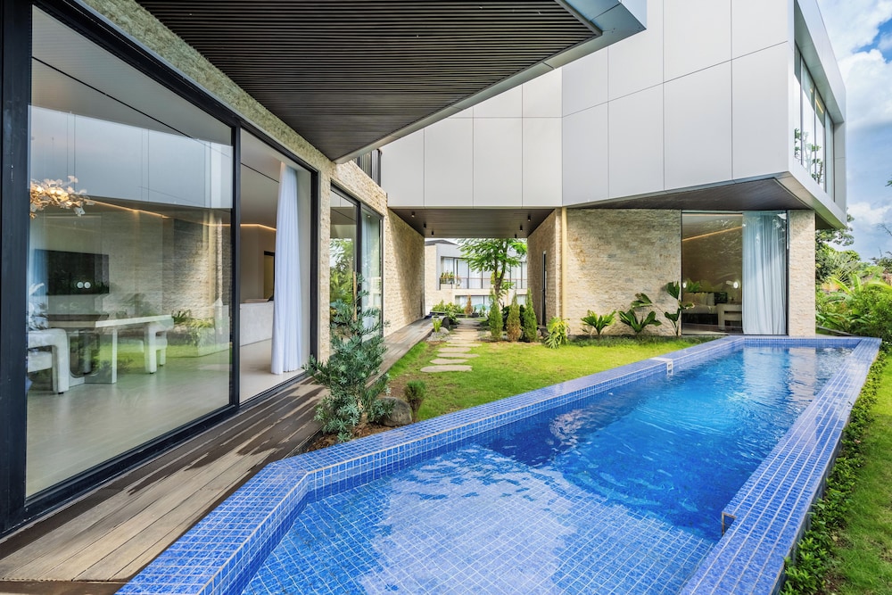 Hidden City Ubud - Modern Villas & Townhouses with Private Pools, Nature Views and Wellness Access