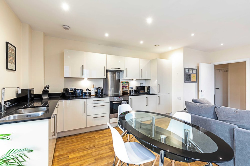 Wembley Vacations - Vibrant London Canal Apartment - Property Image 12