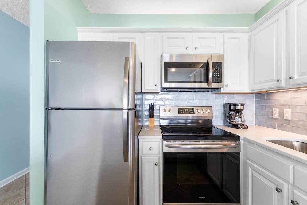 Romar Place 605