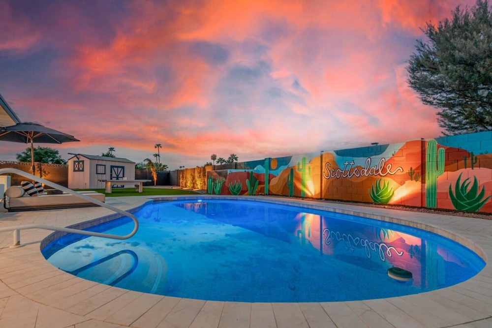 The Monterey Resort Style Pickleball Pool Putt