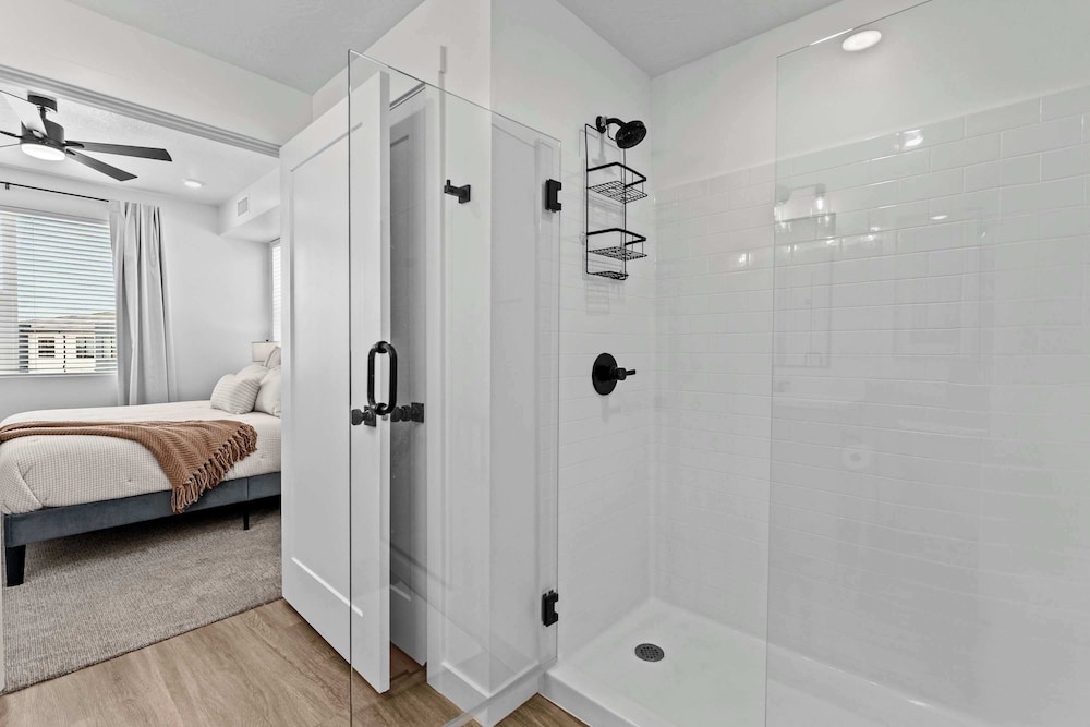 Terra Vista Stay for 8