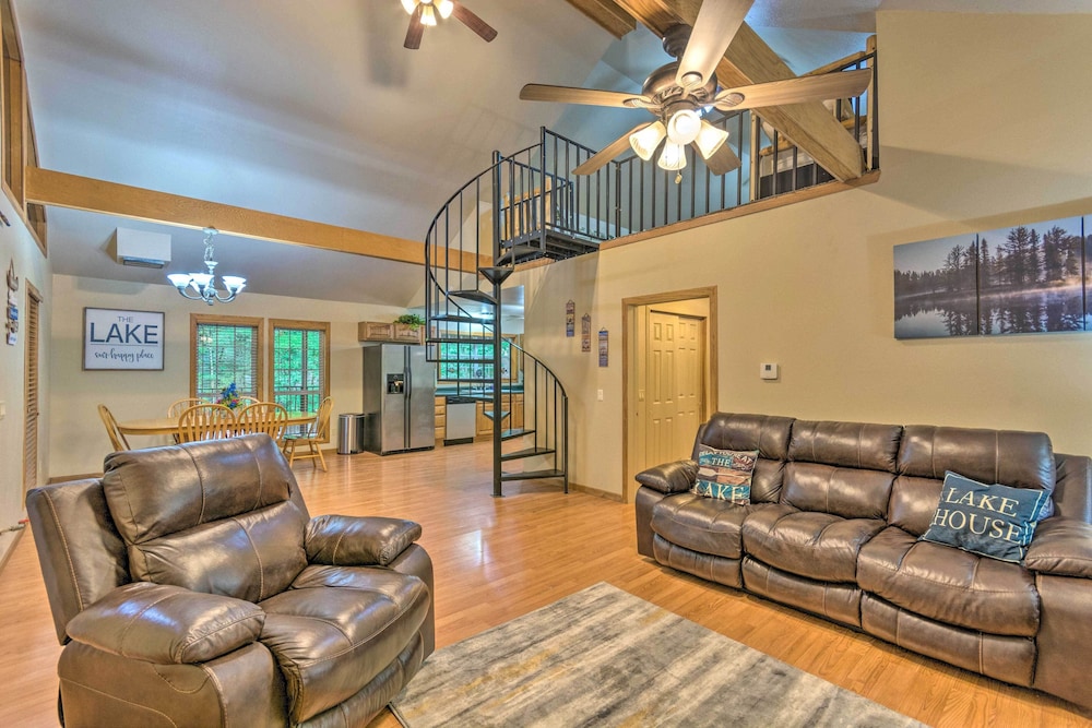 Scranton Vacations - Lakefront Hideaway in Scranton: Spacious Deck - Property Image 7