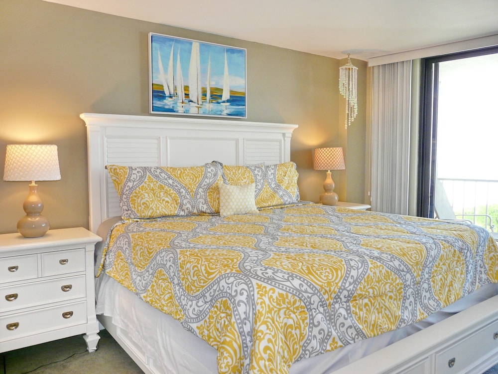Beachfront Condo With Pool and Balcony Facing Beach view 2