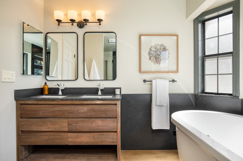Pollock by Avantstay Stunning Views w/ Movie Room, Hot Tub, Game Room & Large Balcony view 5