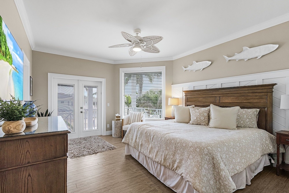 571 Seabatical: Canal Front With Pool! 5 Bedroom Home
