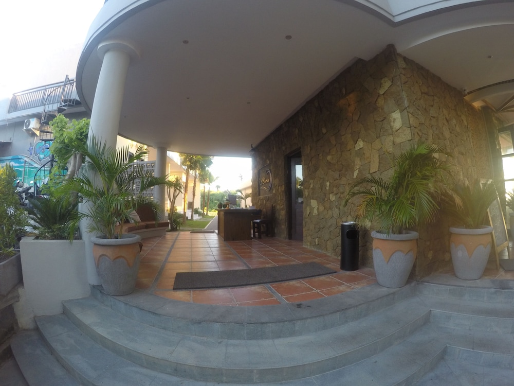 LaBomie Uluwatu view 3
