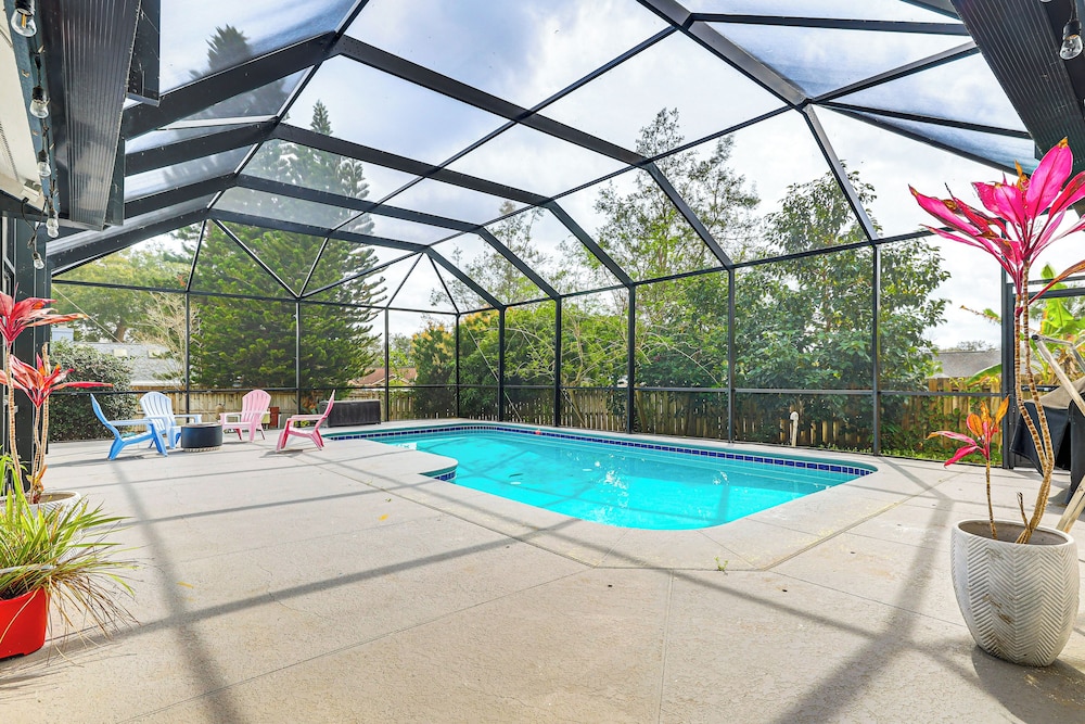 Swim, Golf & Relax: Lovely Home in Lake Mary
