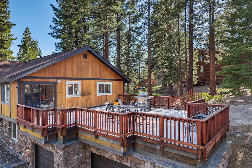 Geraldine Drive by Avantstay Hot Tub, Views, Walk to Trails + Game Room