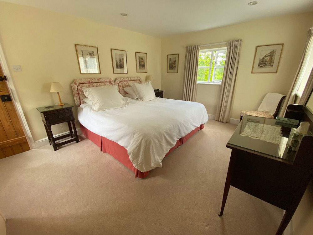 Oke Apple Cottage view 5