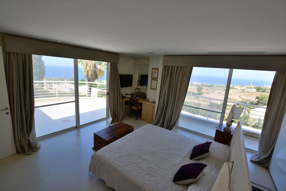 Super 3 Bedroom Villa With Amazing Ocean Views view 5
