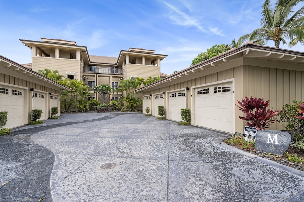 Waikoloa Beach S M2 2 Bedroom Condo by RedAwning