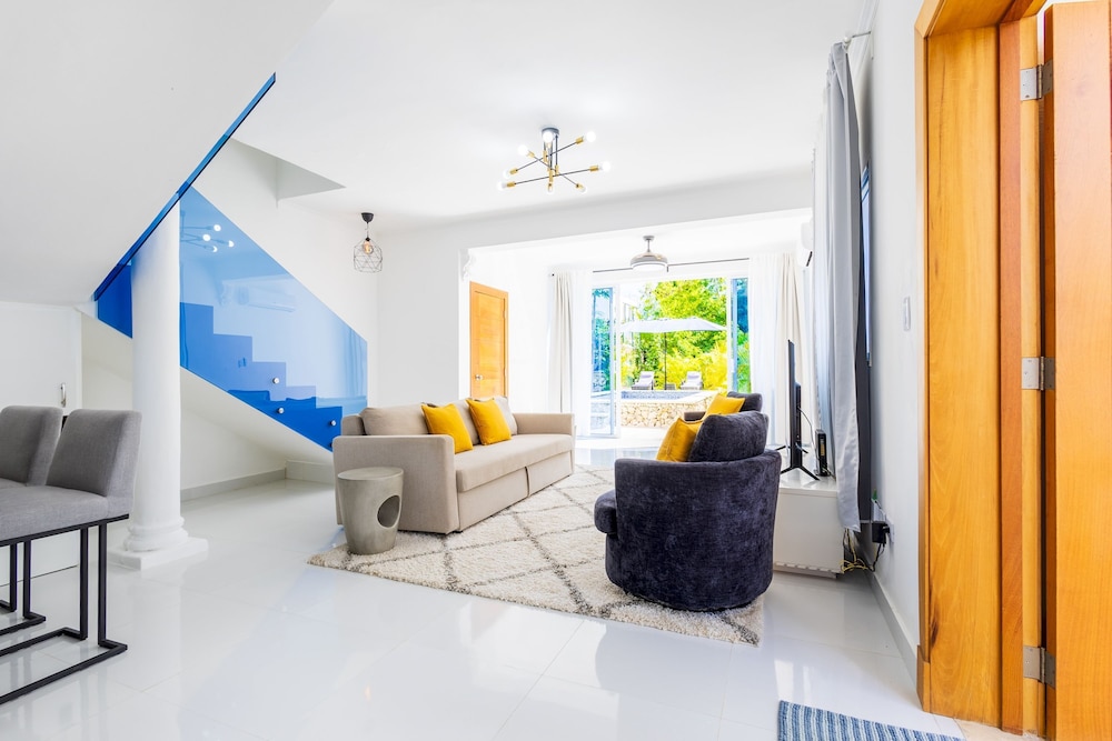 New Modern 2-lvl Punta Cana Villa in Gated Community With Private Pool Rooftop Jacuzzi