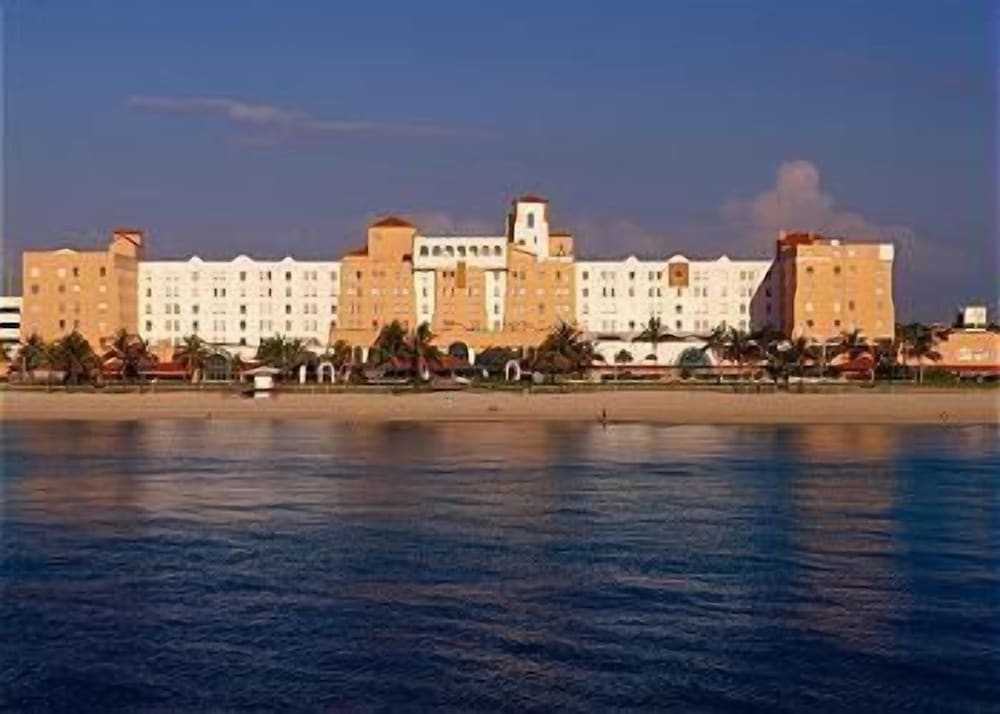 Hollywood Beach Resort -two Bedrooms Sleeps 6
