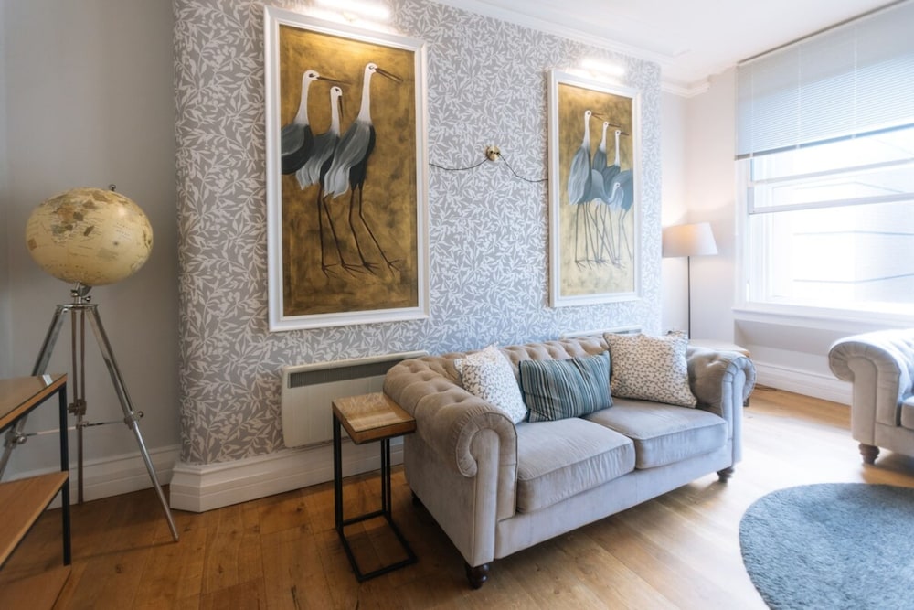 Gorgeous & Centrally Located 2BD Flat, Manchester! view 2