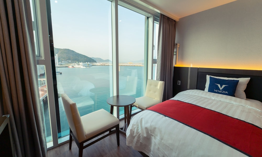 Venezia Hotel and Suite 70