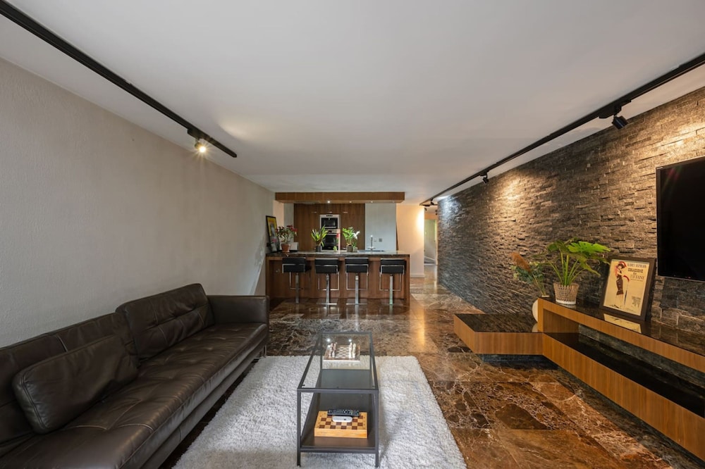 Deluxe Apt 24 7 Security Private Terrace