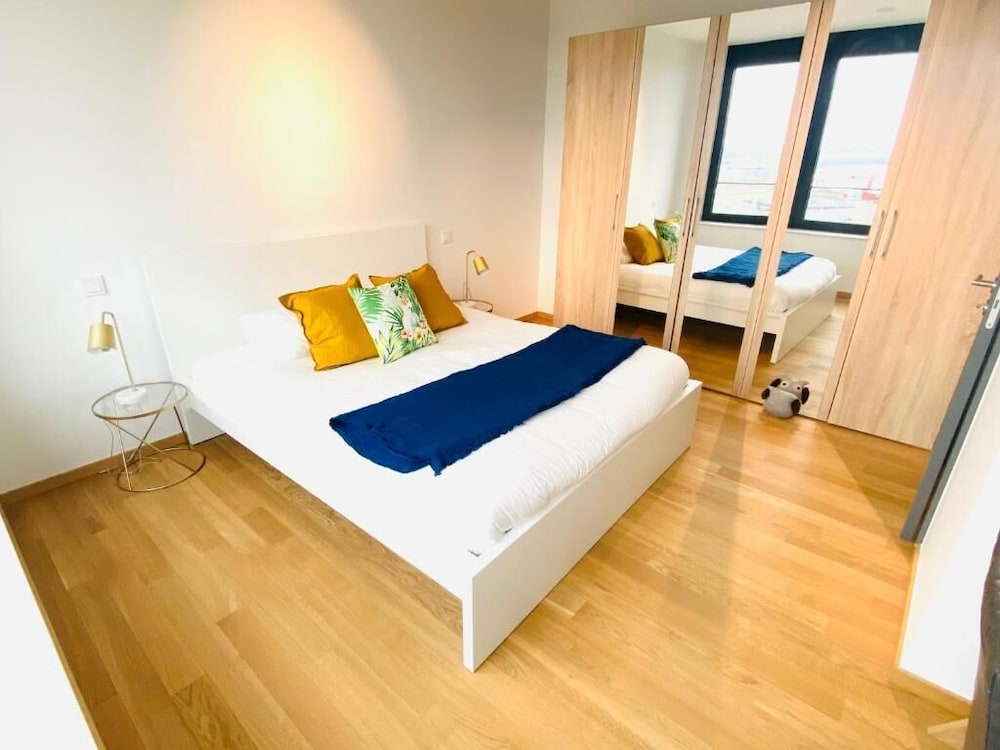 1 Bedroom SPA - Gym - Terrace & Parking view 3