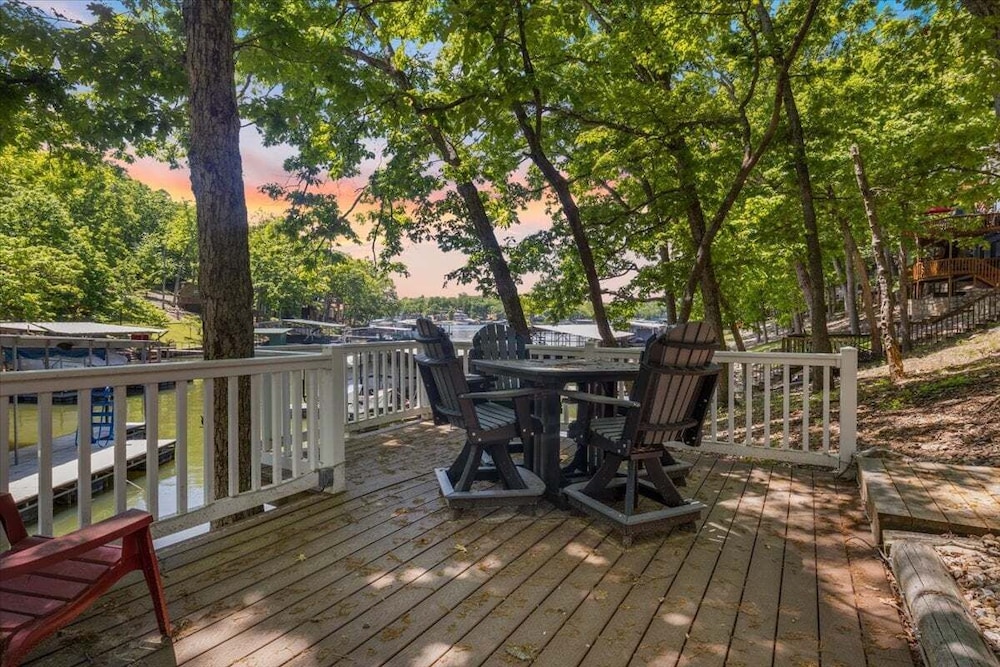 Stunning Views of the 7.5mm, Private Dock, Spacious Decks, Kayaks & More!