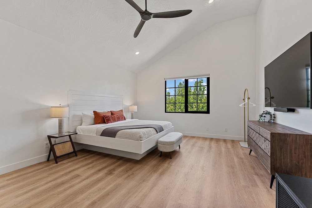 Desert Jewel With Private Gym And Pool 4 Bedroom Townhouse