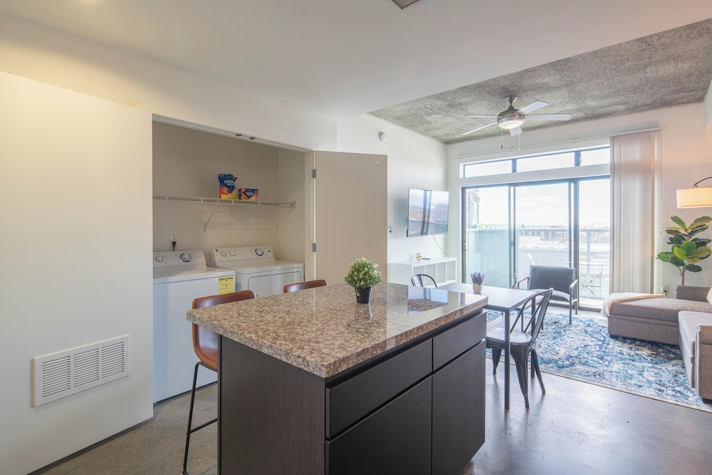 ROVE LIVING/KL - Roosevelt Point