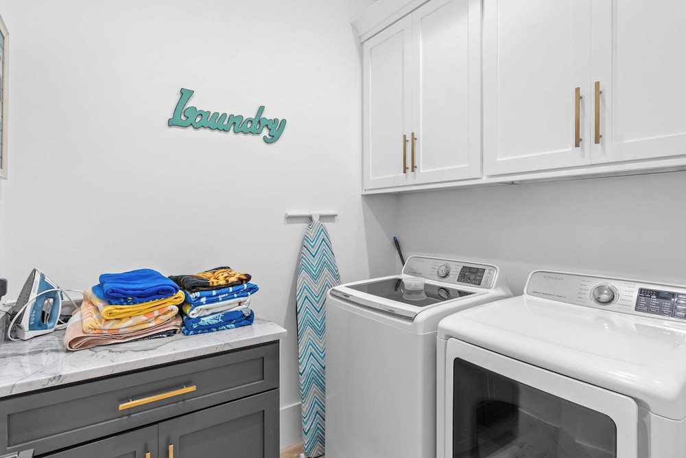 30A Happy by the Sea by Avantstay Pool, Golf Cart, Bikes