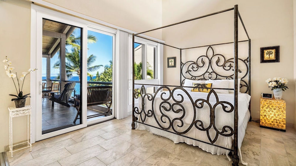 Oceanfront Penthouse With Sunset Views, A/C and Wraparound Lanai! - Vrkcv