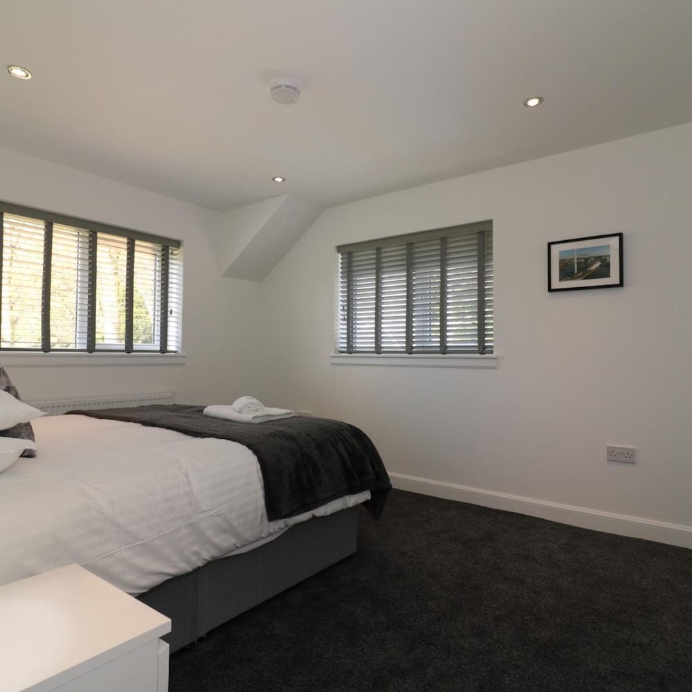 Railway House 5 bed - Maryhill