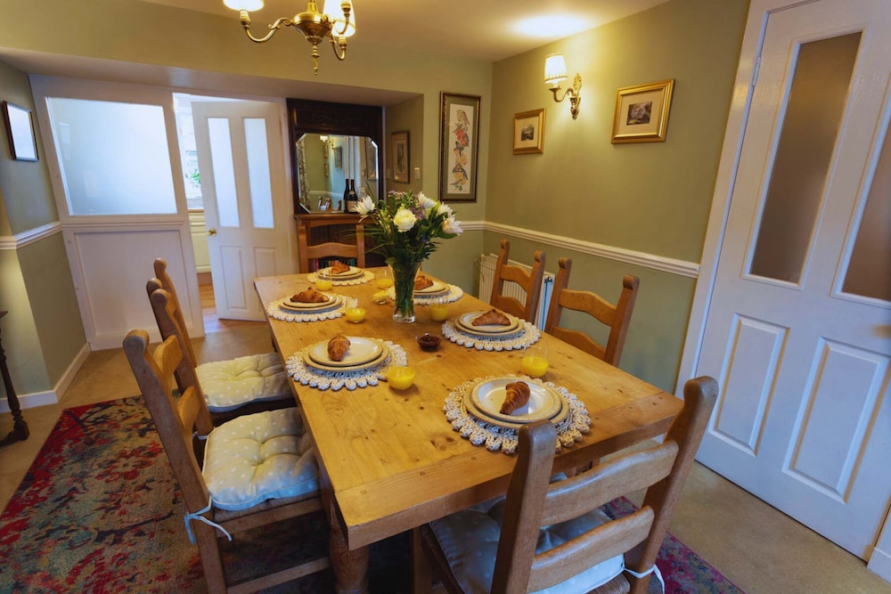 New Cross Keys House - Cosy 4-bed Cottage in Kirk Yetholm