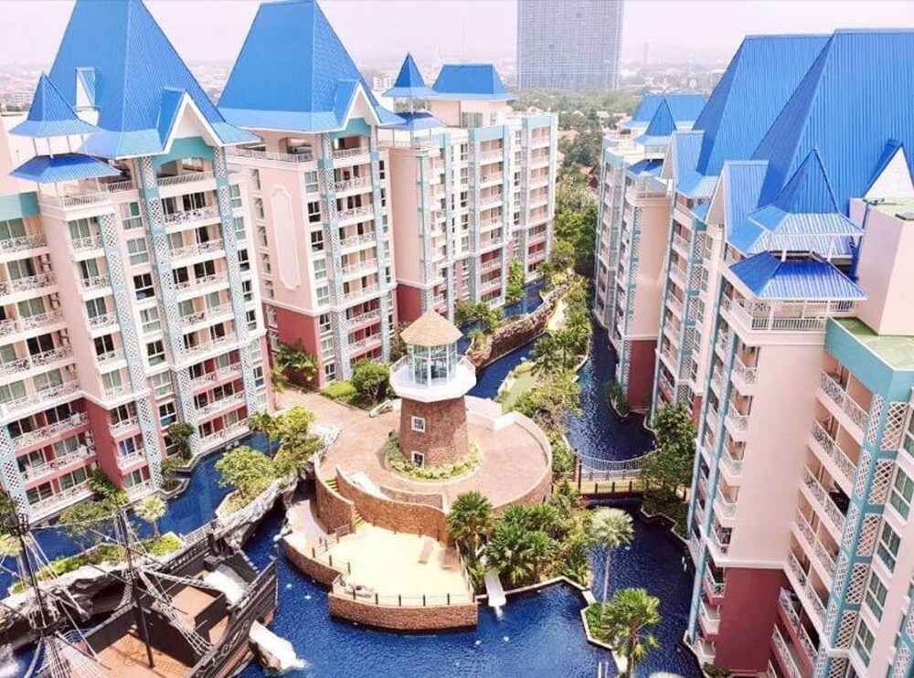 Grande Caribbean Condo by Somphong