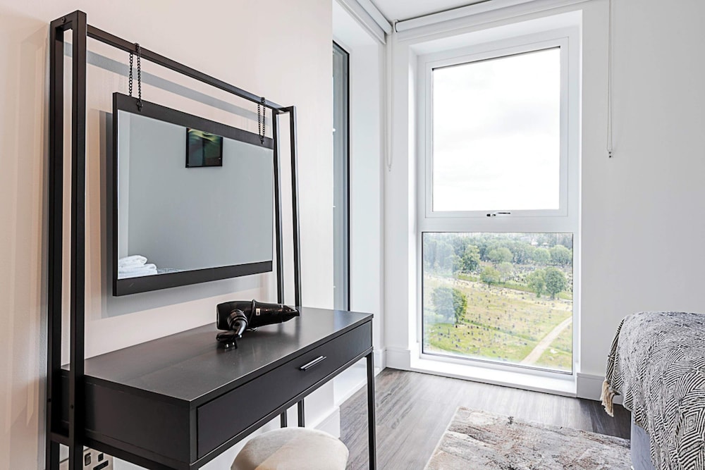 Sleek and Stylish 9th Floor Apartment
