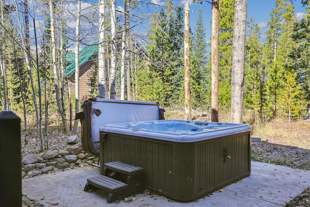 American Way Chalet 5 Bedroom Home