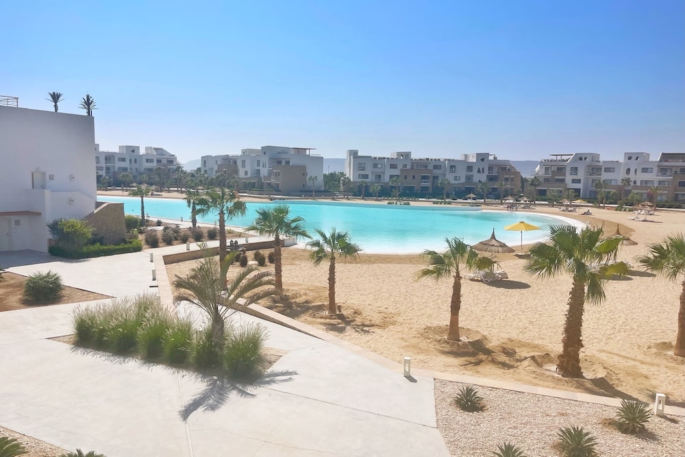 Xuru Stays I Charming & Beautifully Styled 3bdr @ Swan Lake Gouna
