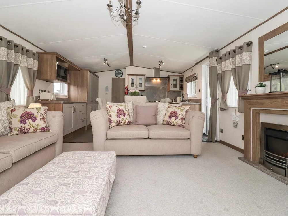 Whispering Willows 2-bed Lodge in Scarborough