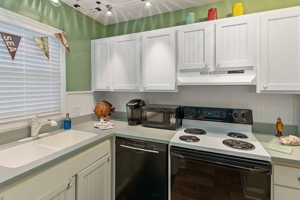 St Simons Island Vacations - 425 Magnolia Unit I by Hodnett Cooper - Property Image 5