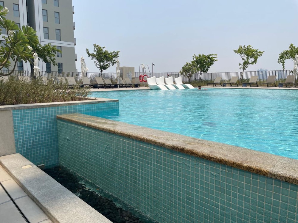 Luxury at Socio Dubai Hills 2 Beds Sleeps 4