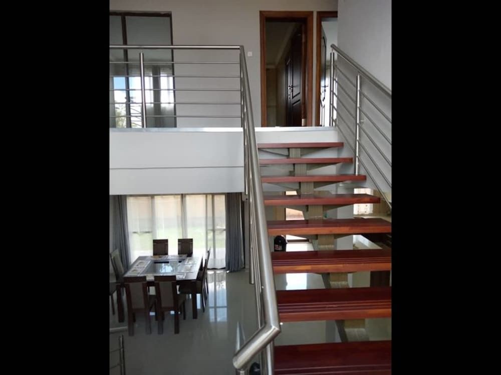 4 Bedrooms Exclusive Apartment in Jesmondin view 3