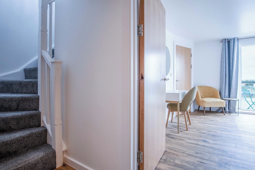 Skyline Duplex Penthouse - Llanelli
