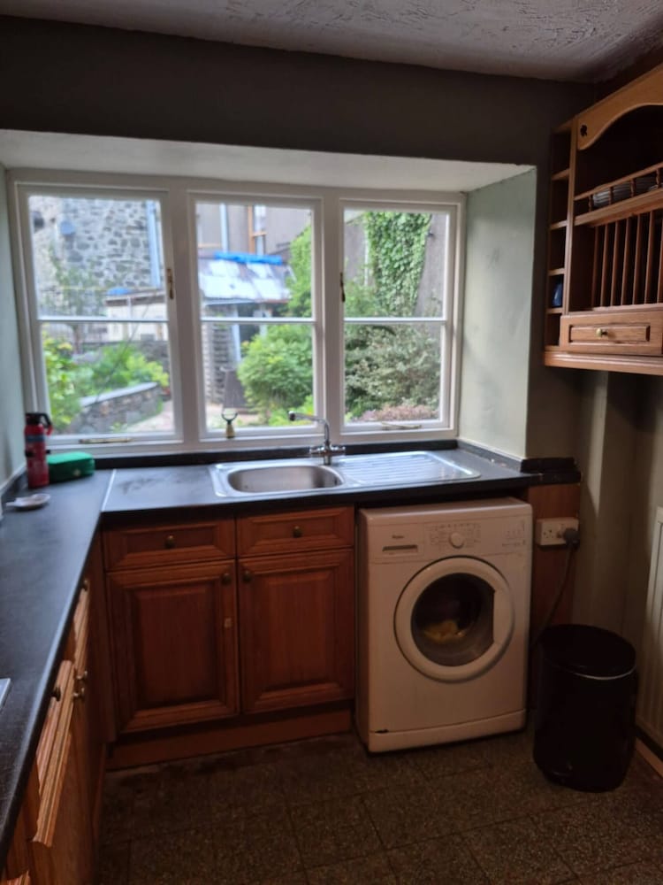 Charming Dolgellau Townhouse With Garden, Perfect for Families
