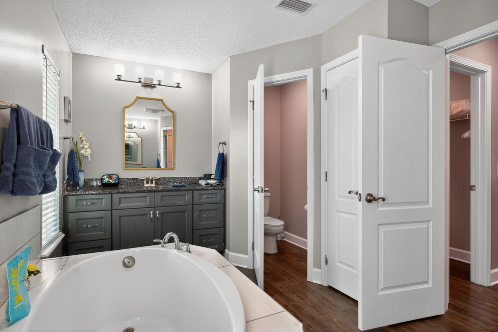 Floridays Manor 4 Bedroom Home