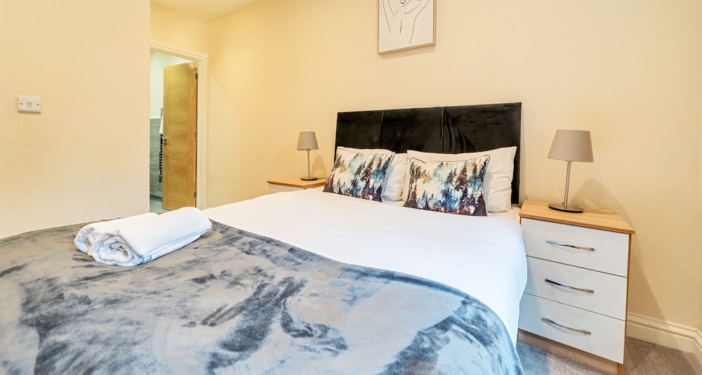 London Street Apt By REDWOOD STAYS view 3