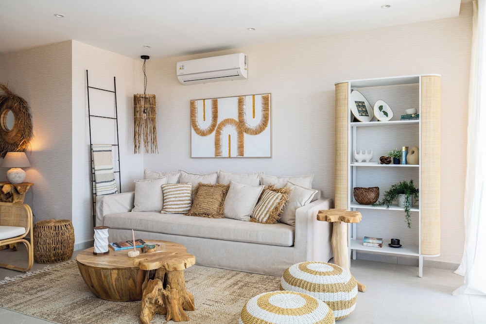Aelia Chic 2-BR Apt & Balcony in Larnaca