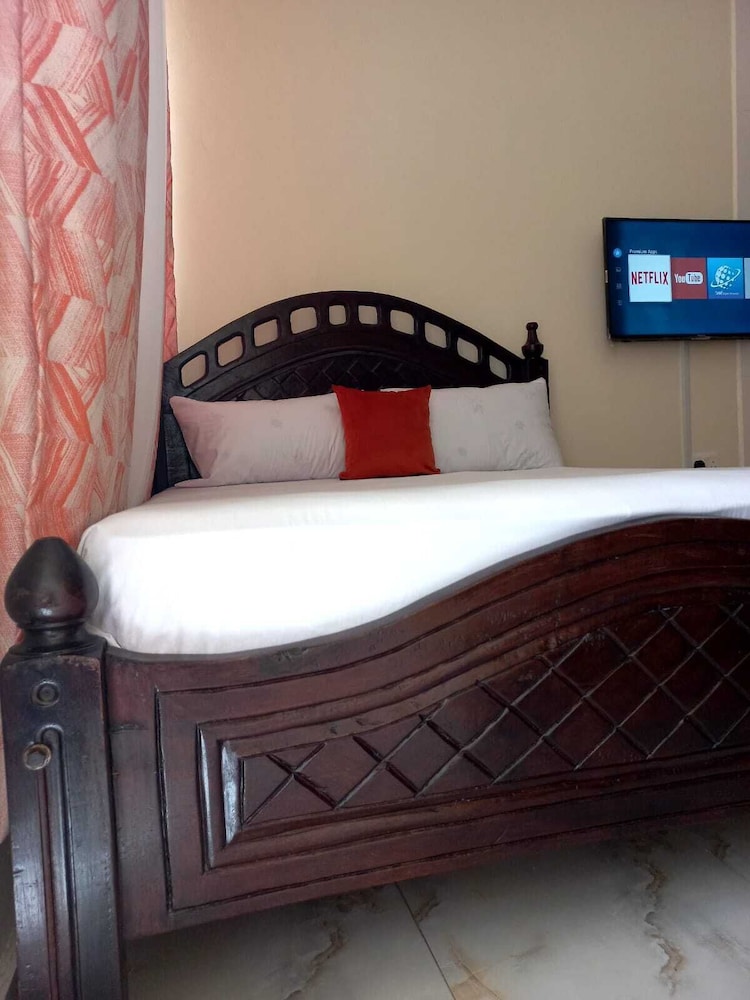 Lux Suites Carina Studio Apartments