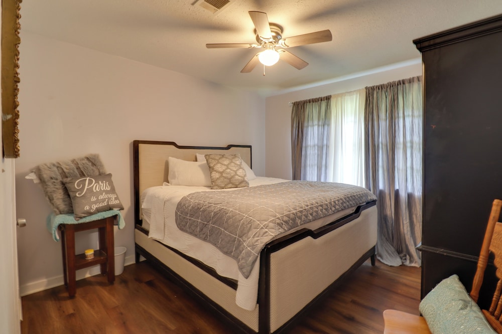 5 Mi to Bellhaven: Spacious Getaway in Jackson