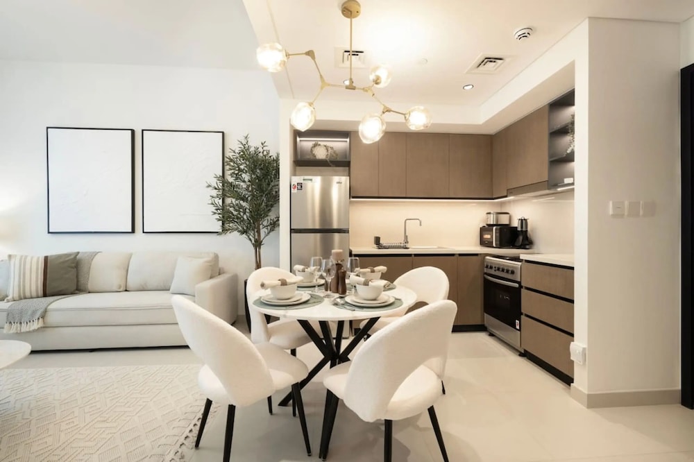 Burj Crown Lux Apartment by Dubai Mall