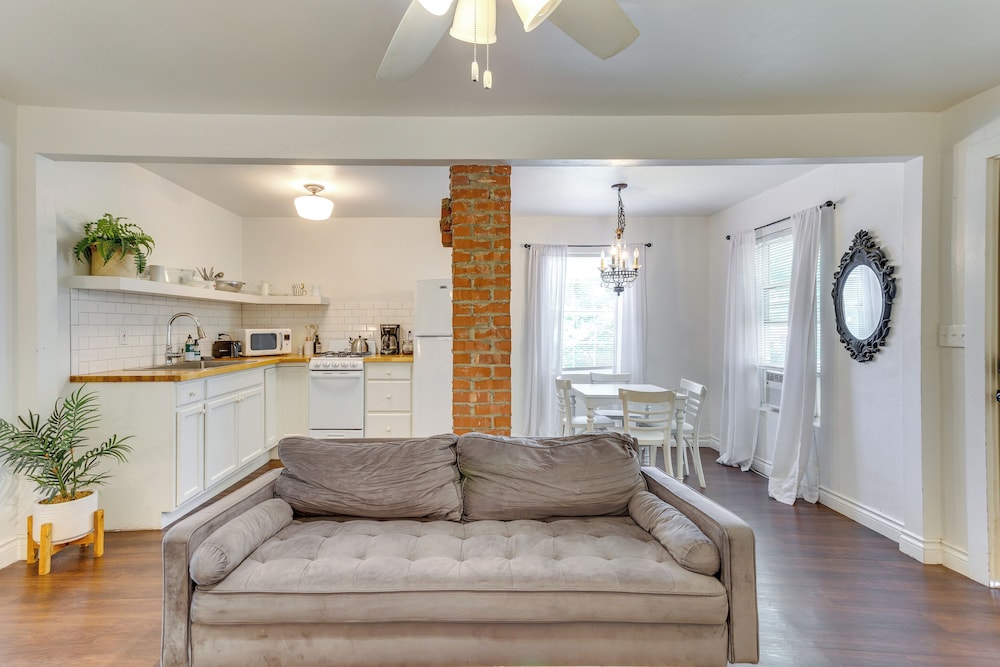 Heart of OKC Plaza District: Duplex Near Shops!